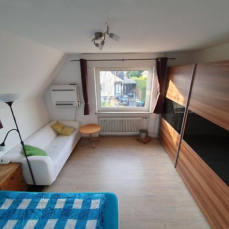 Geraeumiges Ferienhaus In Bad Salzuflen Mit Einfacher Ausstattung, Fuer Geschaeftsreisende, Gruppen Oder Familien Geeignet, 4 Schlafzimmer Eksteriør billede