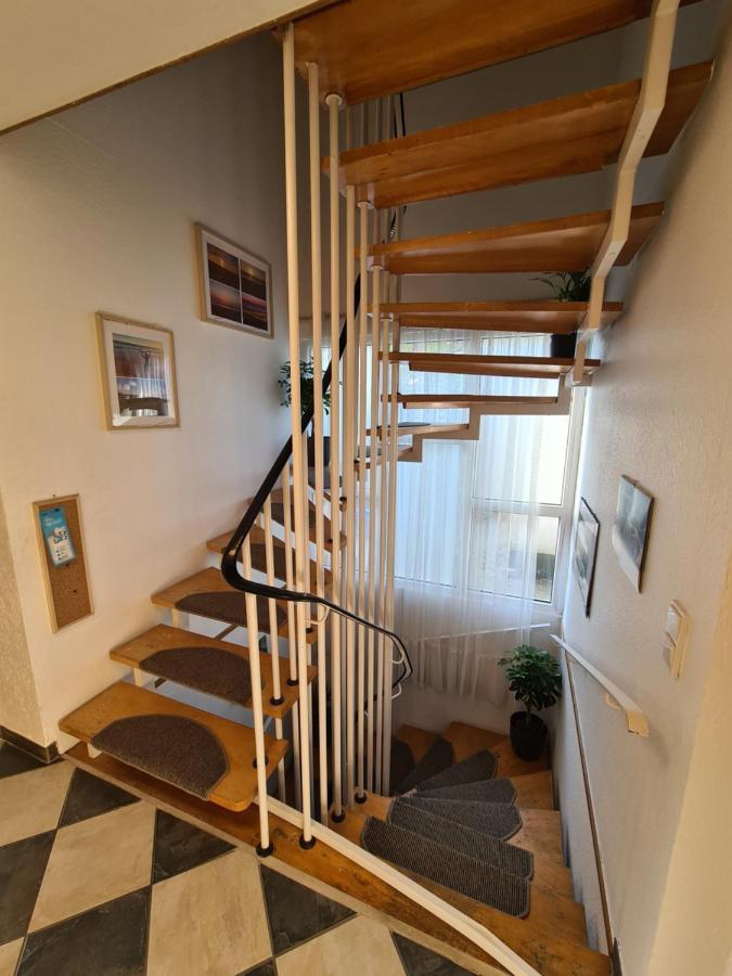 Geraeumiges Ferienhaus In Bad Salzuflen Mit Einfacher Ausstattung, Fuer Geschaeftsreisende, Gruppen Oder Familien Geeignet, 4 Schlafzimmer Eksteriør billede