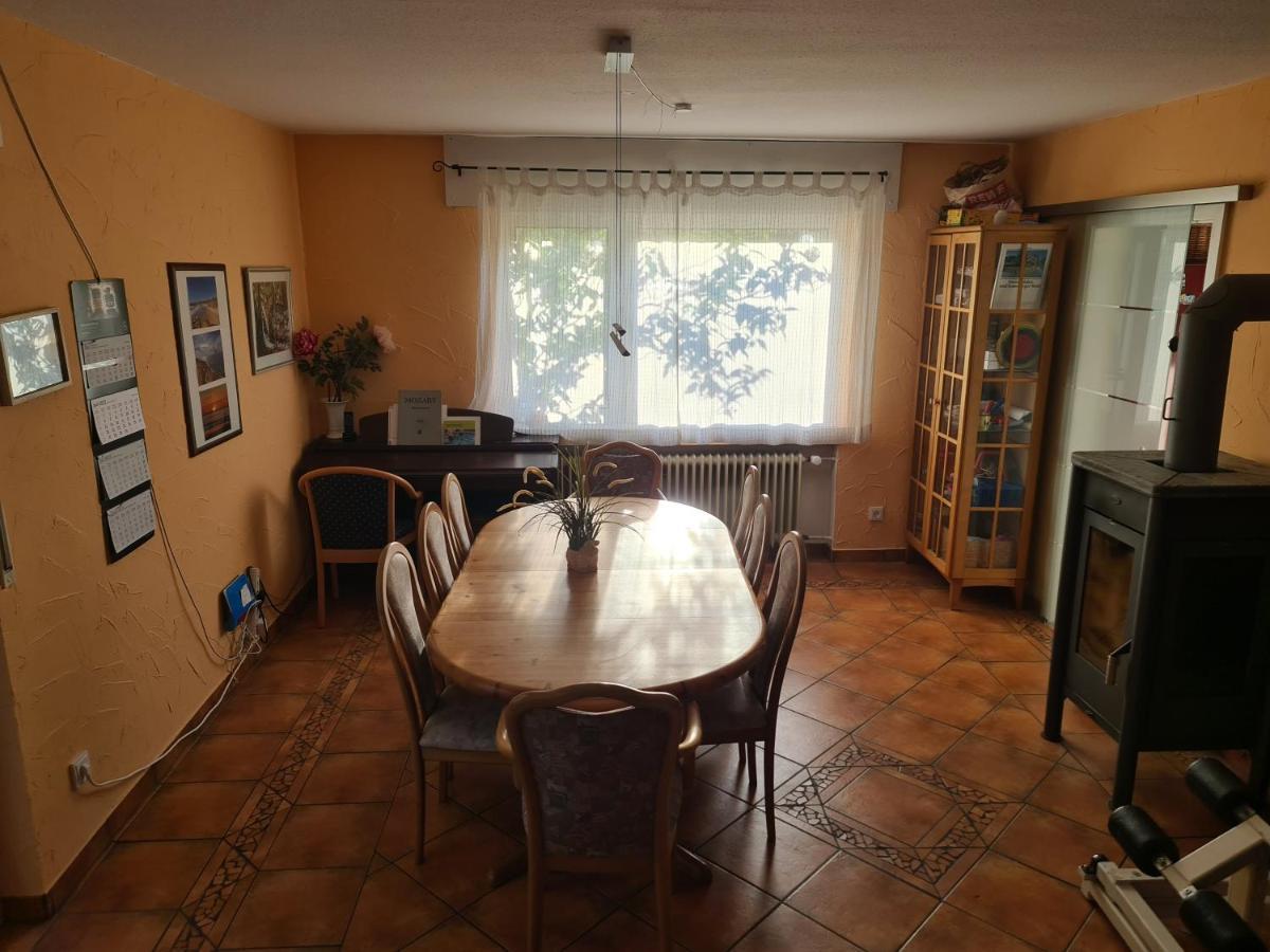 Geraeumiges Ferienhaus In Bad Salzuflen Mit Einfacher Ausstattung, Fuer Geschaeftsreisende, Gruppen Oder Familien Geeignet, 4 Schlafzimmer Eksteriør billede