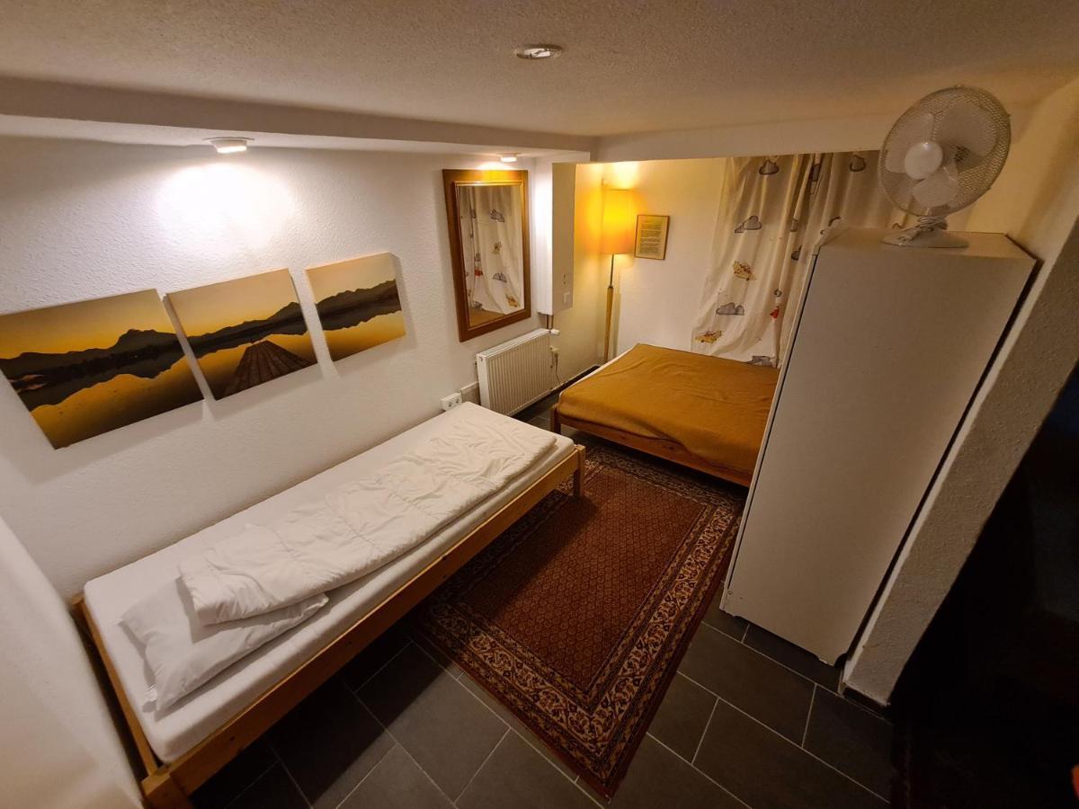 Geraeumiges Ferienhaus In Bad Salzuflen Mit Einfacher Ausstattung, Fuer Geschaeftsreisende, Gruppen Oder Familien Geeignet, 4 Schlafzimmer Eksteriør billede
