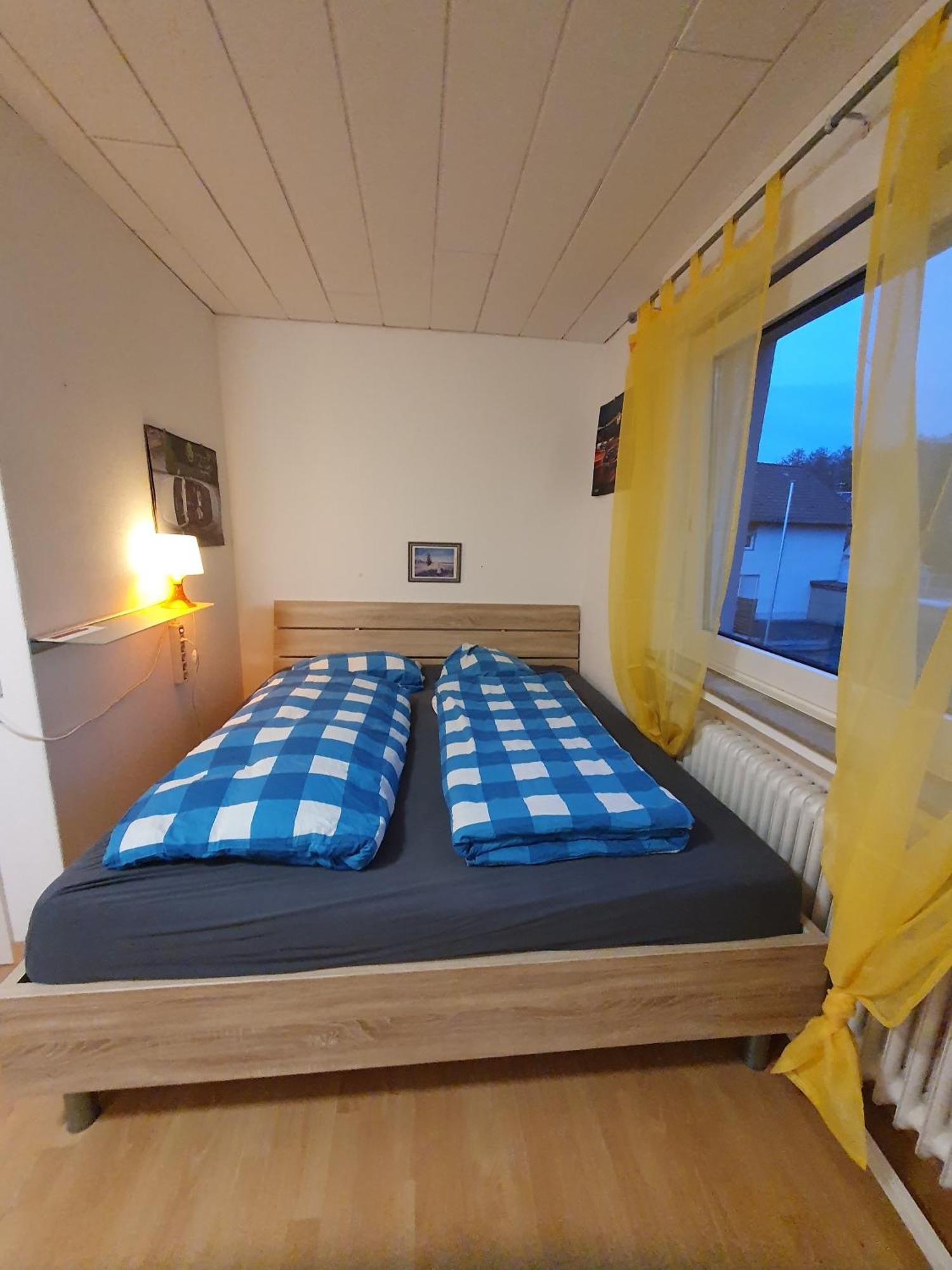 Geraeumiges Ferienhaus In Bad Salzuflen Mit Einfacher Ausstattung, Fuer Geschaeftsreisende, Gruppen Oder Familien Geeignet, 4 Schlafzimmer Eksteriør billede